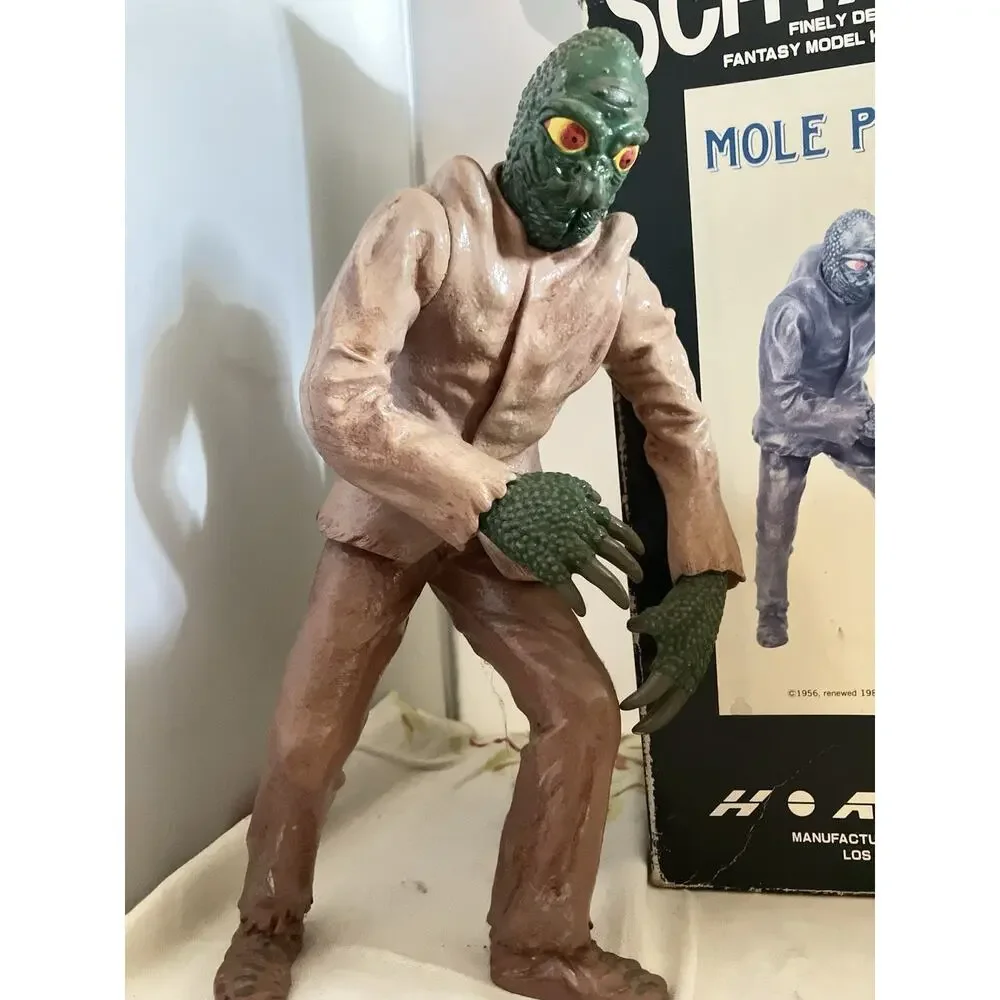 1988 HORIZON SCI-FI ART KIT PLASTIC MODEL MOLE PEOPLE PAINTED w Box